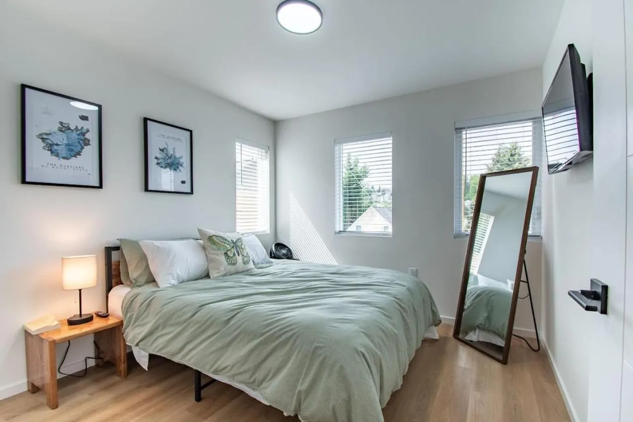 Holiday home 2Bdrm New Build In Central Location Seattle